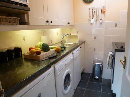 Coachmans Cottage, Steeple Ashton, Wiltshire Village, Bath, Stonehenge. A SMALL but separate galley kitchen is well equipped, dishwasher, washer/drier, microwave/grill, oven, hob, fridge