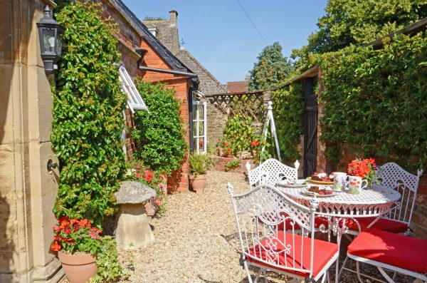 Coachmans Cottage Steeple Ashton Private Courtyard and Private Parking